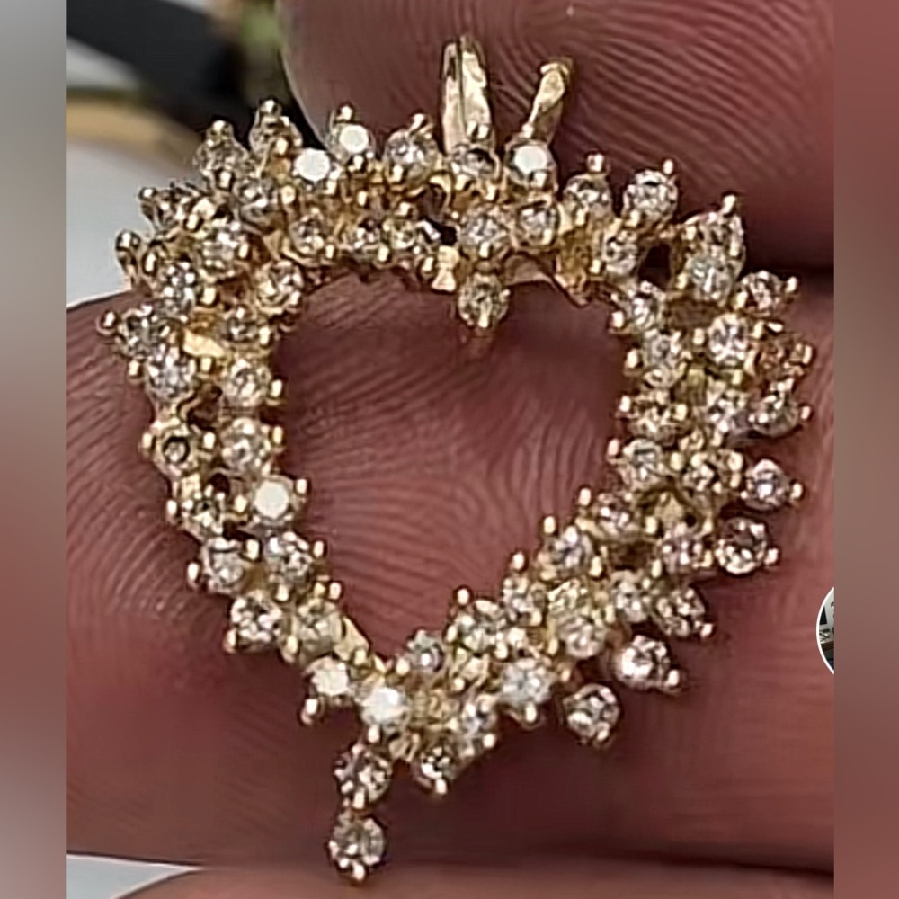 Beautiful Diamond Heart Pendant set in Solid 10k Gold!